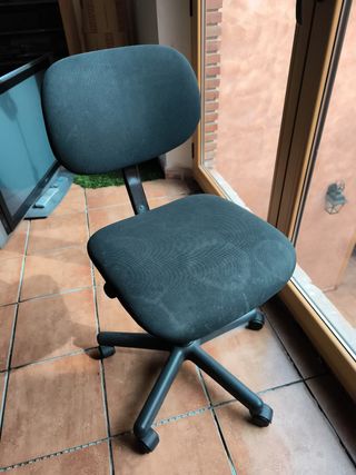 Silla de oficina negra