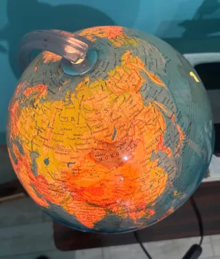 Mappamondo illuminato