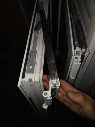 Puerta aluminio Climalit con persiana 75€ c/u