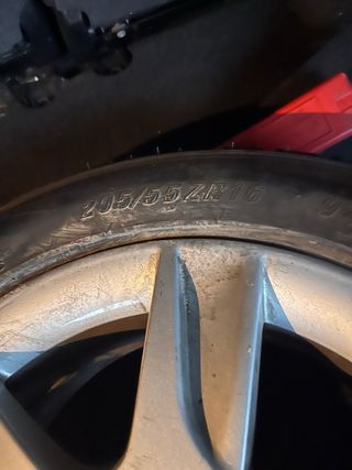 Llanta aluminio 16 SEAT con neumático