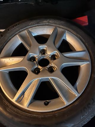 Llanta aluminio 16 SEAT con neumático
