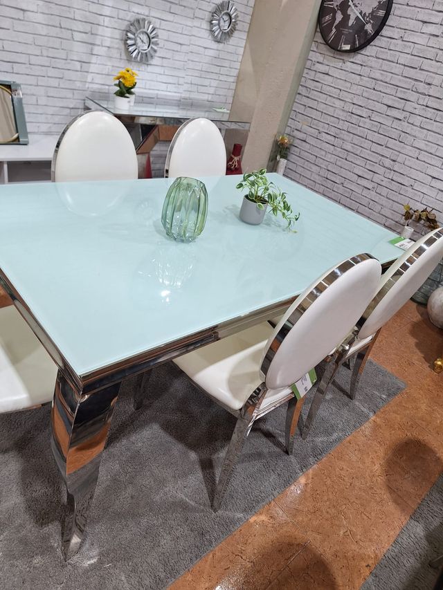 Mesa Comedor Cristal y Metal + 4 Sillas