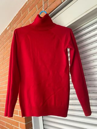 Jersey rojo cuello alto