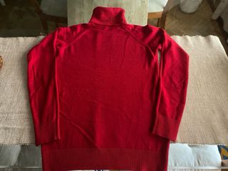 Jersey rojo cuello alto