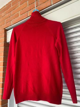 Jersey rojo cuello alto