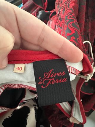 Traje de flamenca rojo y negro