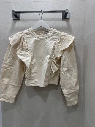 Blusa beige con volantes