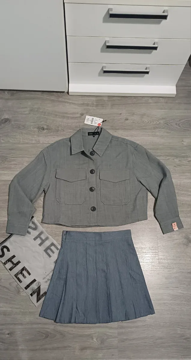 Conjunto falda y chaqueta gris