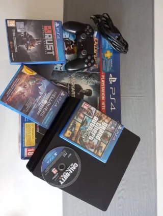PS4 (PlayStation 4) Negra + 4 Juegos