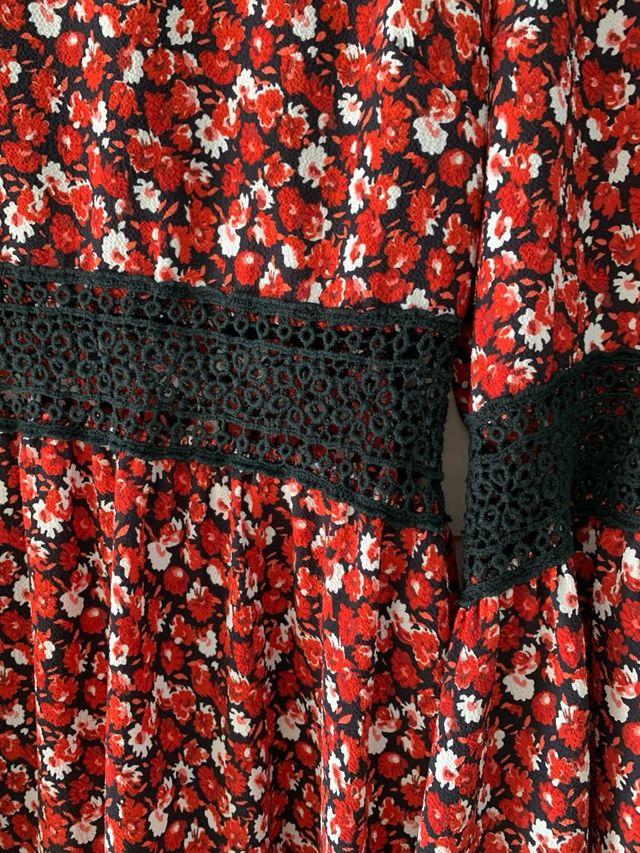 Vestido floral rojo y negro