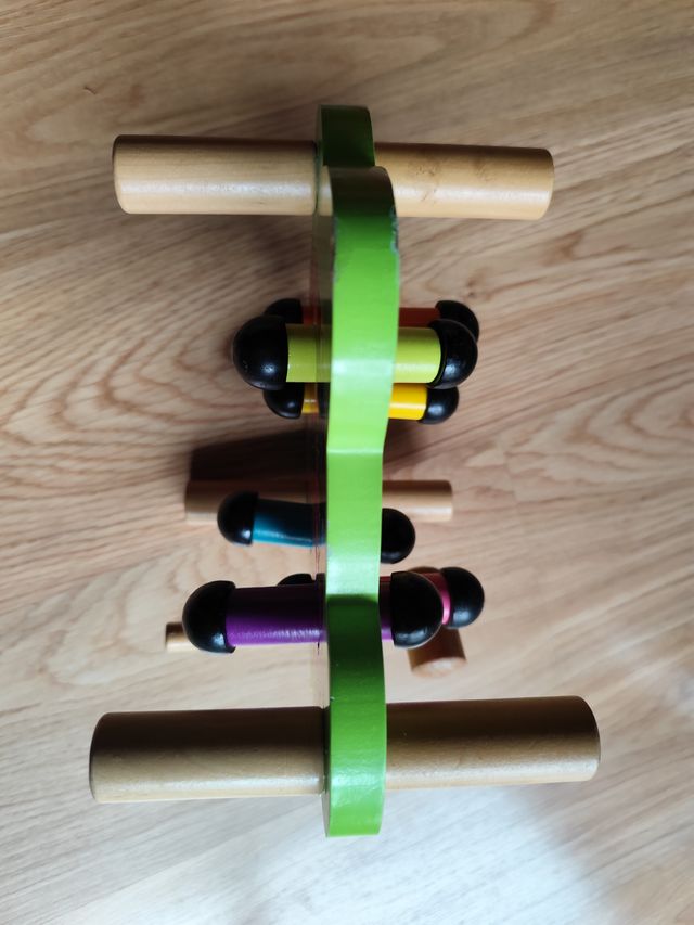 Janod Ladybug Punch Pegs - Juego de Madera