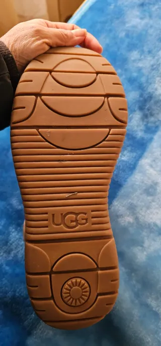 Botines UGG de ante con lana