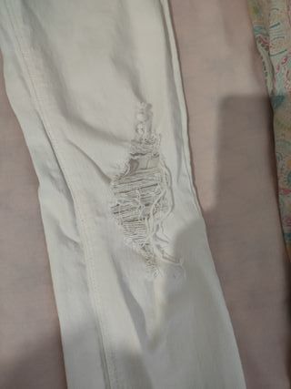 Pantalón vaquero blanco roto