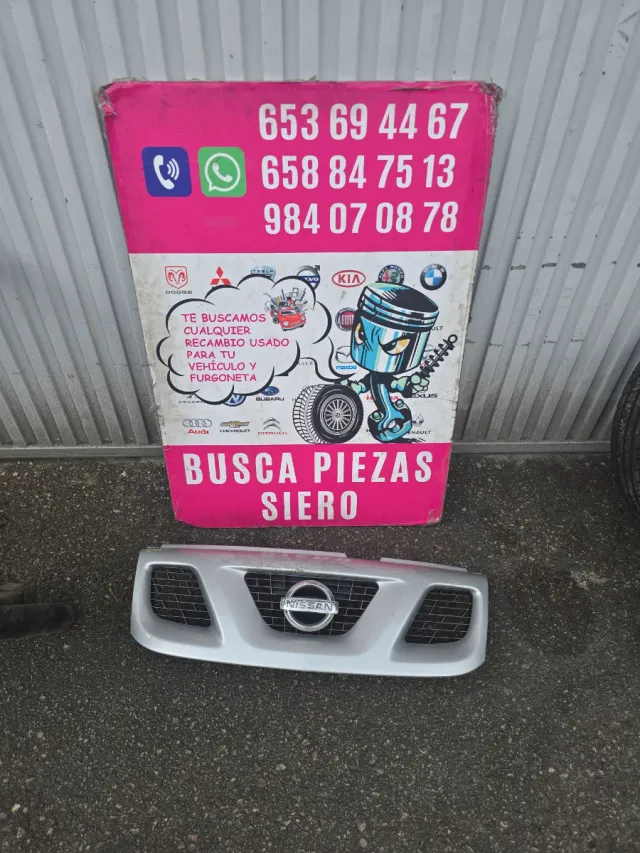 Parrilla Nissan Terrano 2002 Gris Plata