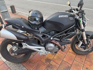 Ducati Monster 696 2012