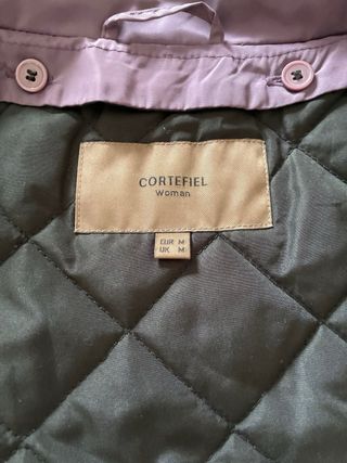 Gabardina Cortefiel color berenjena
