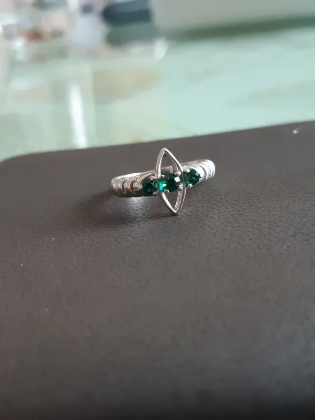 Anillo Plata con Piedras Verdes