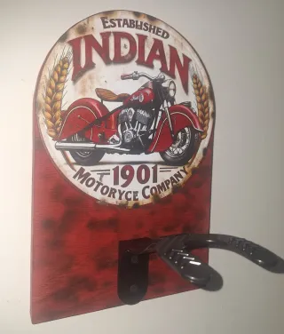 Percha Casco Moto Indian Echa a mano.