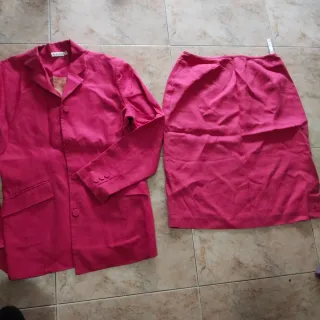 Traje chaqueta y falda fucsia talla 40
