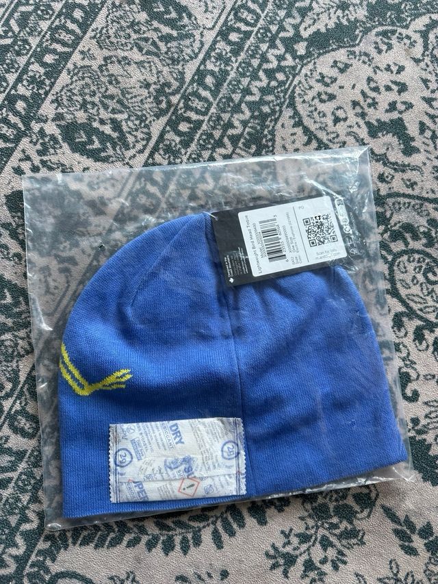 Cappello blu con testa di uccello Arcteryx