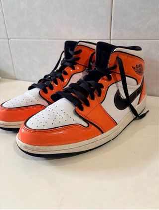 Nike Air Jordan 1 Mid SE Naranja