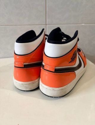 Nike Air Jordan 1 Mid SE Naranja