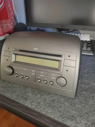 Lancia Ypsilon 2005 radio originale funzionante