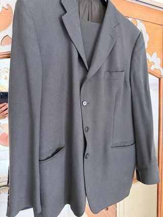 Traje gris hombre