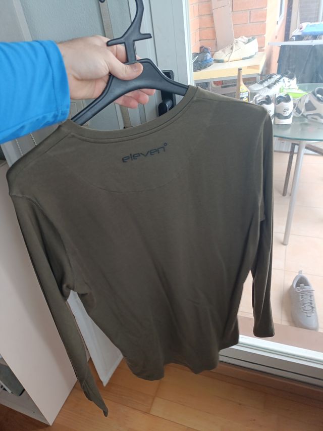 Camiseta 11 Degrees manga larga verde oliva vestir