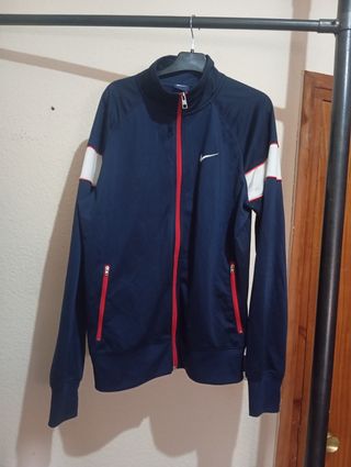 Chaqueta deportiva Nike azul y blanca