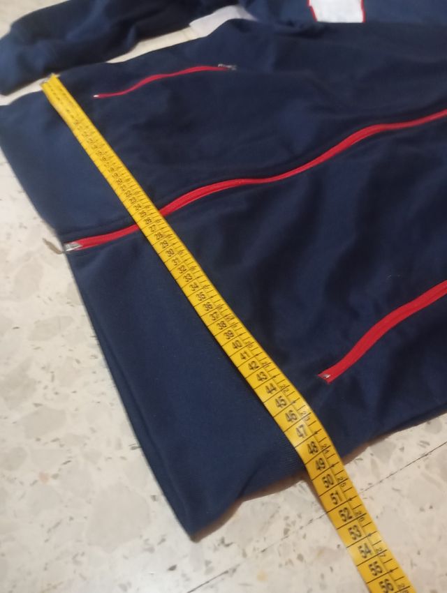 Chaqueta deportiva Nike azul y blanca