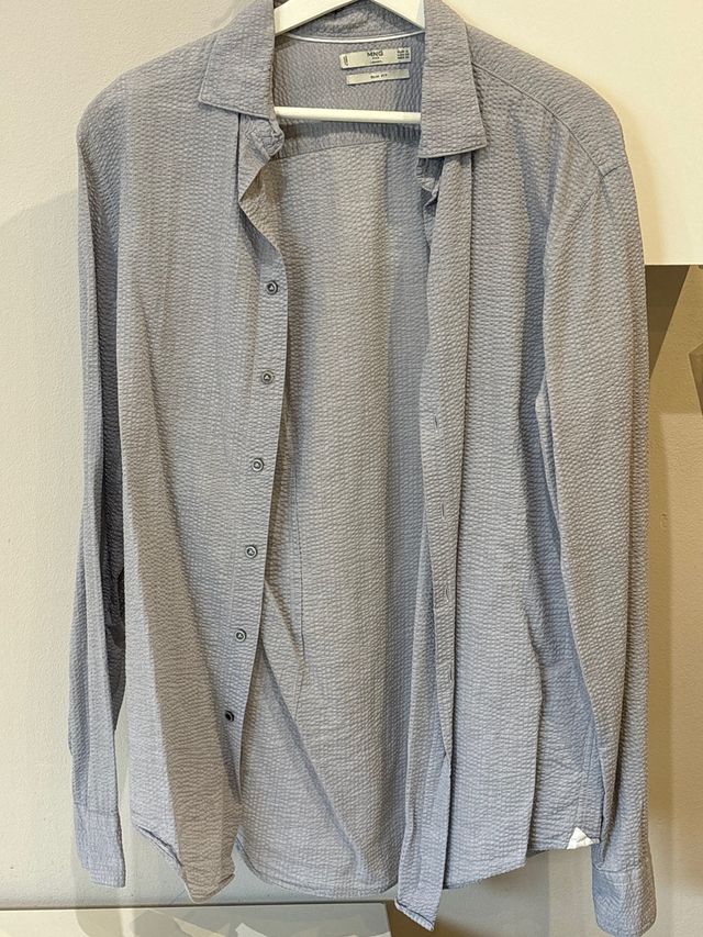 Camisa Mango Gris Claro Texturizada
Talla M