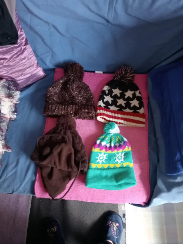 Gorros de lana con pompón