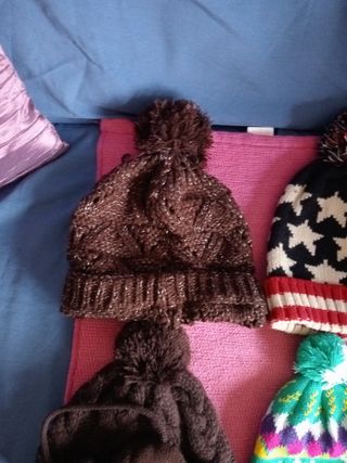 Gorros de lana con pompón
