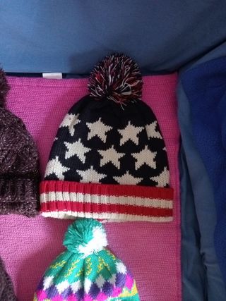 Gorros de lana con pompón