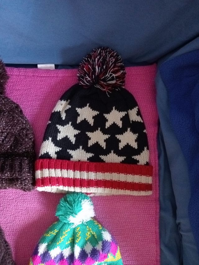 Gorros de lana con pompón
