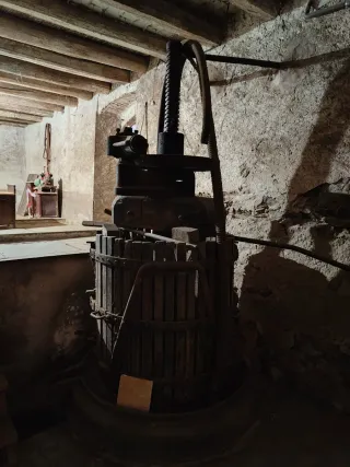 Prensa de vino antigua