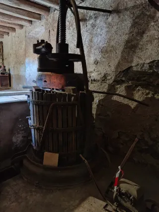 Prensa de vino antigua