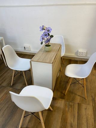 Mesa extensible con 4 sillas nuevo