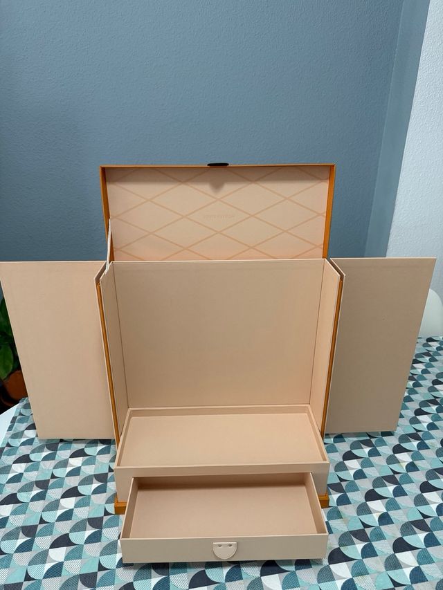 Cajas Louis Vuitton Cerezas 10€ cada caja