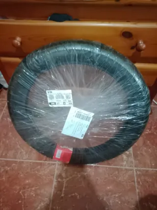 Se vende neumático Nuevo sin estrenar !!