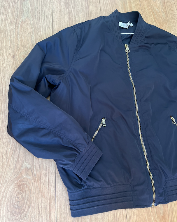 Chaqueta bomber negra de H&M