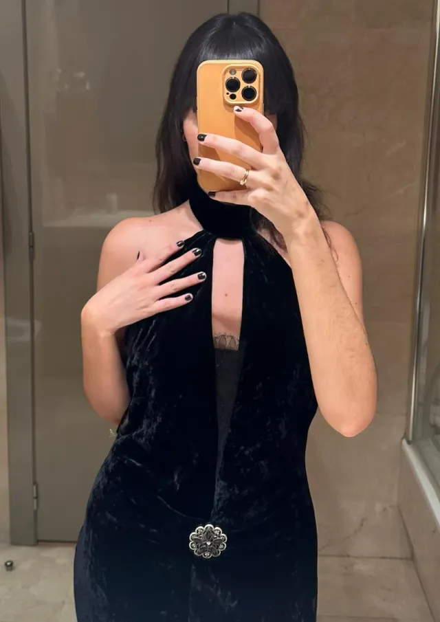 Vestido Terciopelo Negro con Etiqueta