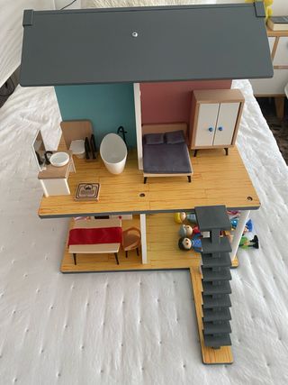 Casa de muñecas de madera