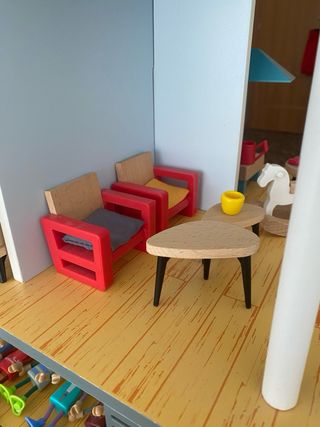 Casa de muñecas de madera