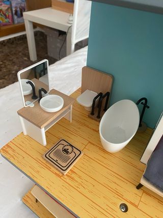 Casa de muñecas de madera