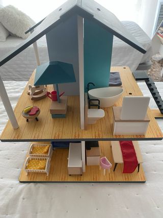 Casa de muñecas de madera