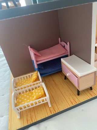 Casa de muñecas de madera