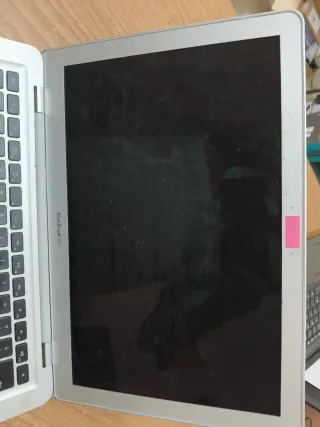 Pantallas de portátiles de diferentes modelos la