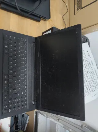 Pantallas de portátiles de diferentes modelos la